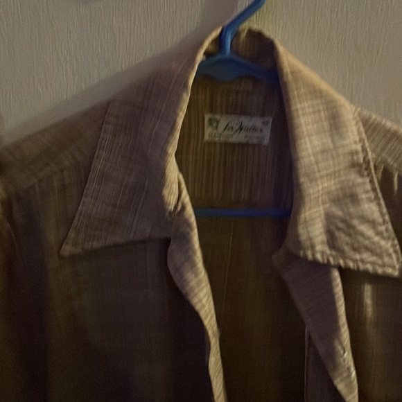 Short sleeve retro button down shirt. Tan with check pattern. Medium poly cotton - Picture 4 of 4